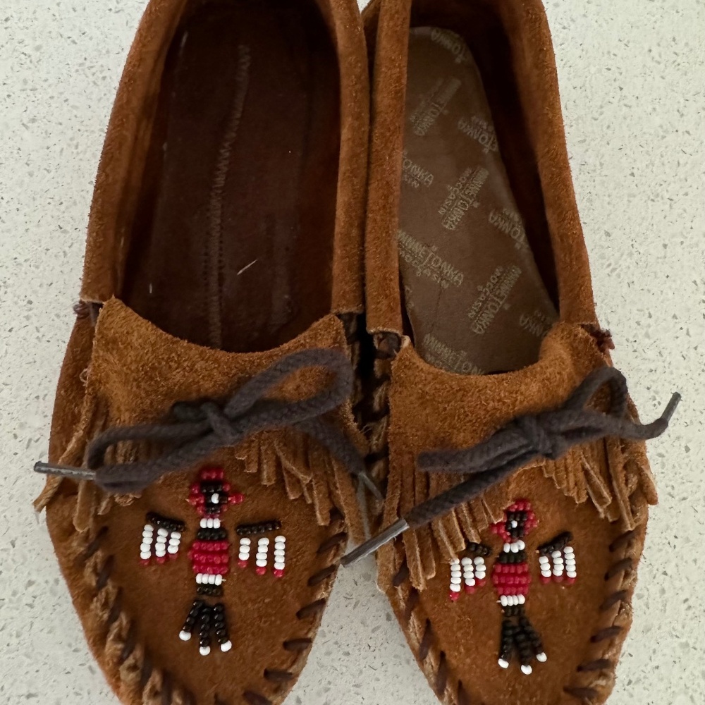 Minnetonka leather slides with beading